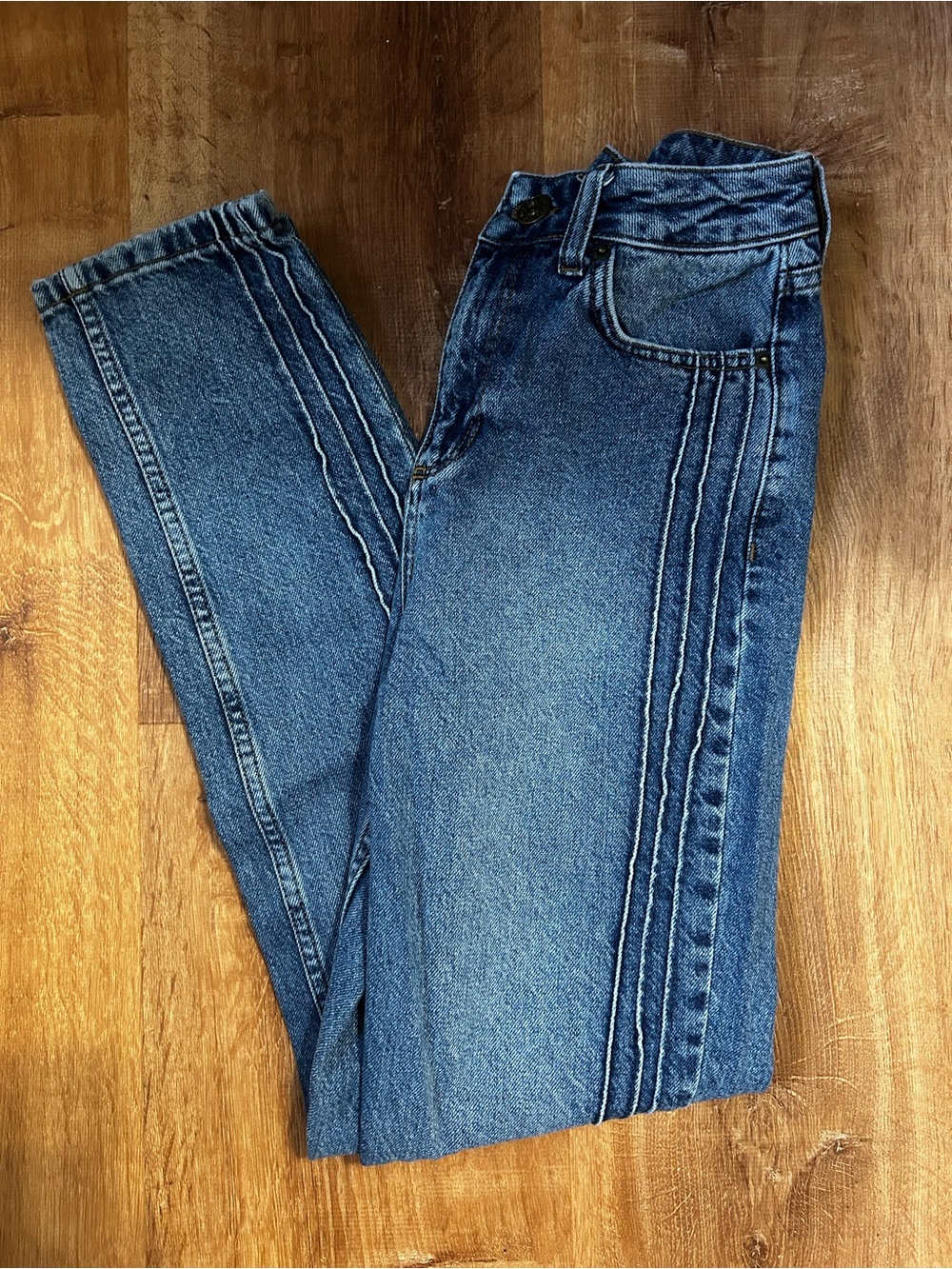 BDG Urban Outfitters Size 25 Dark wash mom jean